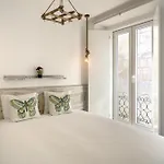 Downtown Modern By Homing Apartment