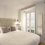 Downtown Modern By Homing Apartment