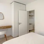 Downtown Modern By Homing *
