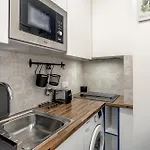 Downtown Modern By Homing Apartment