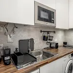 Apartment Downtown Modern By Homing