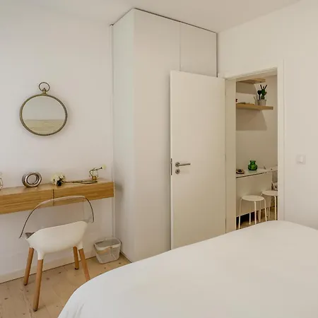 Downtown Modern By Homing