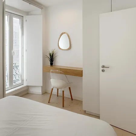 Downtown Modern By Homing *