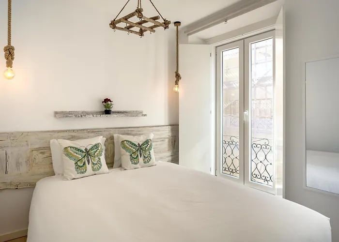 Downtown Modern By Homing Apartment