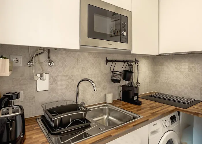 Downtown Modern By Homing Apartment *