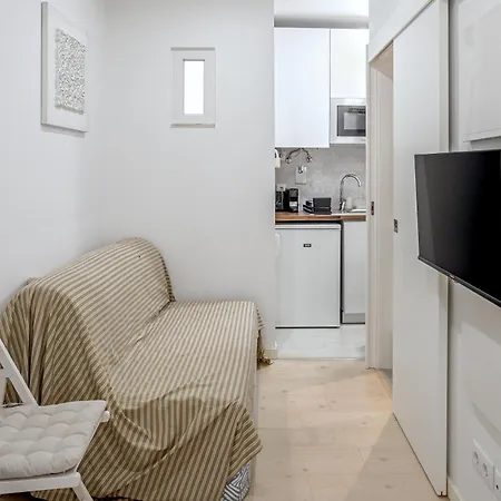 Downtown Modern By Homing *