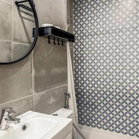 Downtown Modern By Homing Apartman