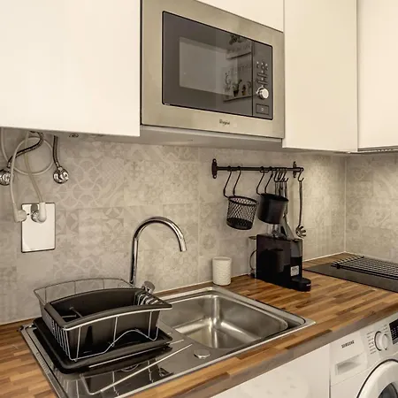 Downtown Modern By Homing Apartman *